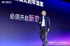 正在AI手艺底座上的深挚堆集取立异 